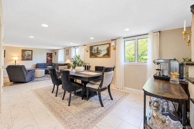 19 Badger Lane, East Setauket, NY 11733
