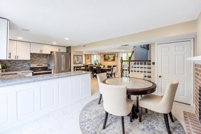 19 Badger Lane, East Setauket, NY 11733