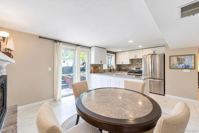 19 Badger Lane, East Setauket, NY 11733