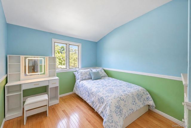 19 Badger Lane, East Setauket, NY 11733