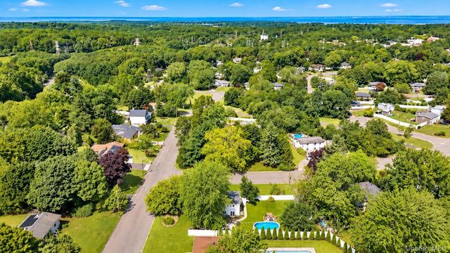 19 Badger Lane, East Setauket, NY 11733