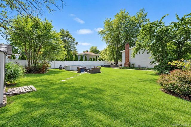 19 Badger Lane, East Setauket, NY 11733