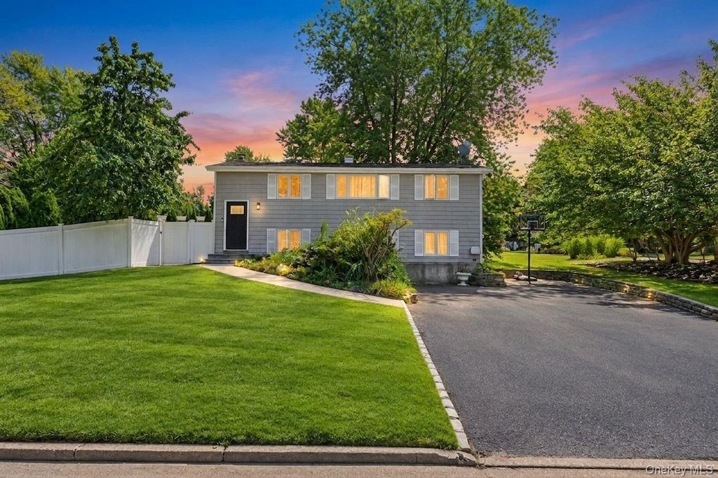 19 Badger Lane, East Setauket, NY 11733