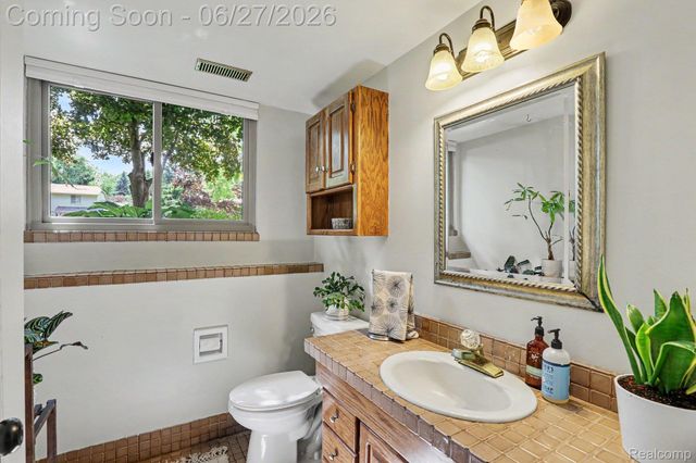 5134 Old Cove Road, Independence Charter Township, MI 48346