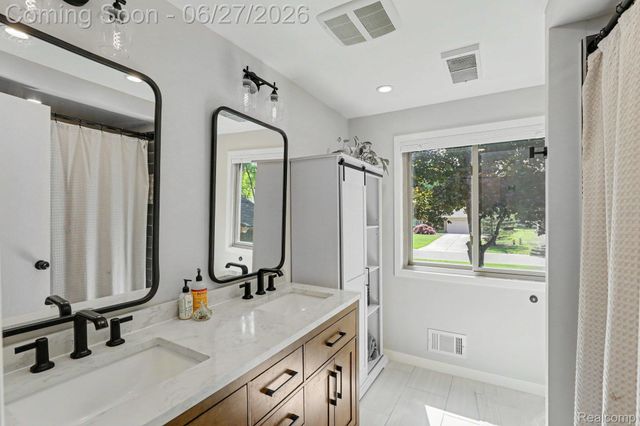 5134 Old Cove Road, Independence Charter Township, MI 48346