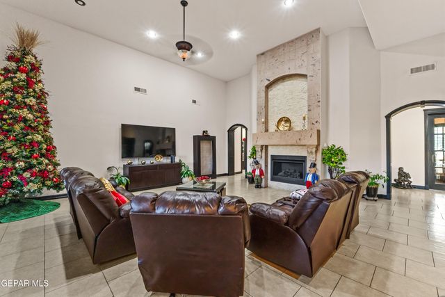 4500 Honey Willow Way, El Paso, TX 79922