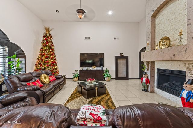 4500 Honey Willow Way, El Paso, TX 79922