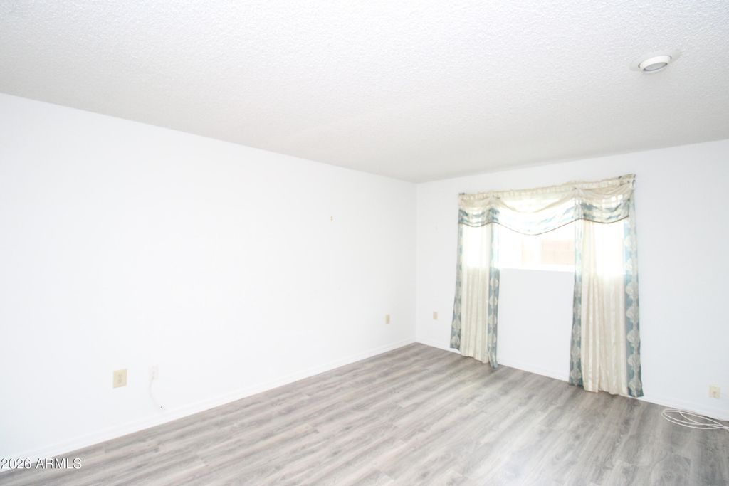 10802 W WHITE MOUNTAIN Road, Sun City, AZ 85351 — photo 5