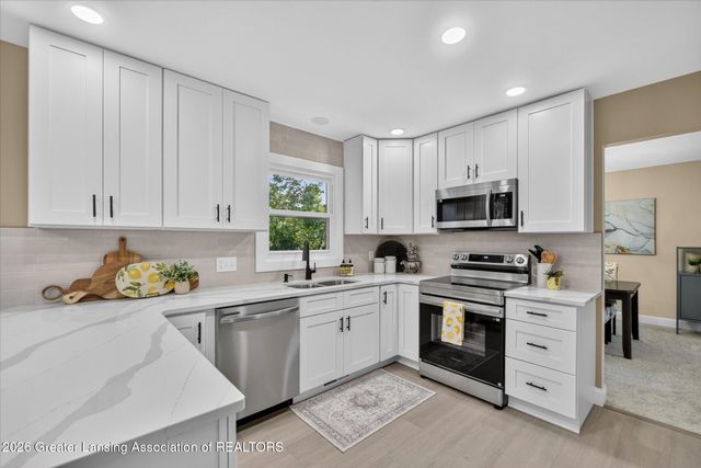 2225 Montego Drive, Lansing, MI 48912