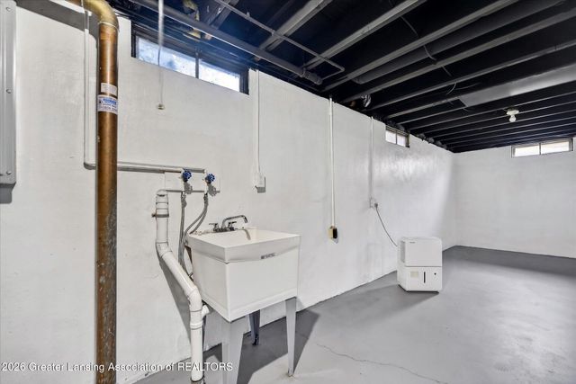 2225 Montego Drive, Lansing, MI 48912