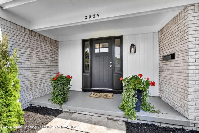 2225 Montego Drive, Lansing, MI 48912