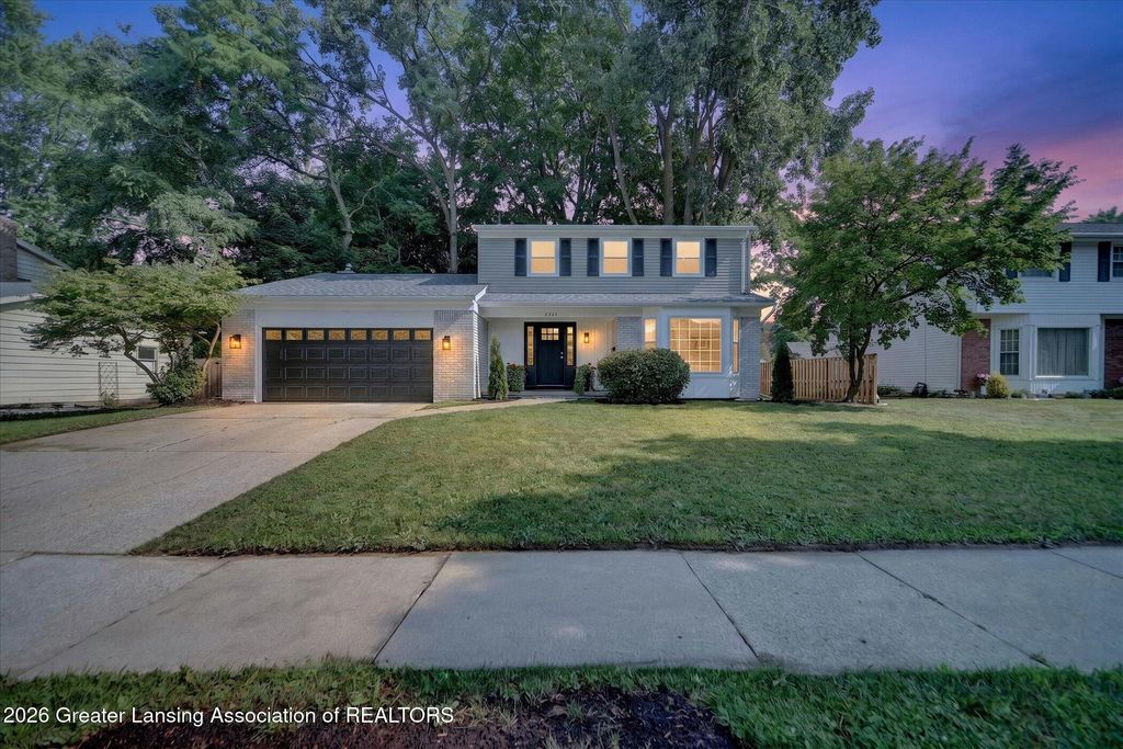 2225 Montego Drive, Lansing, MI 48912