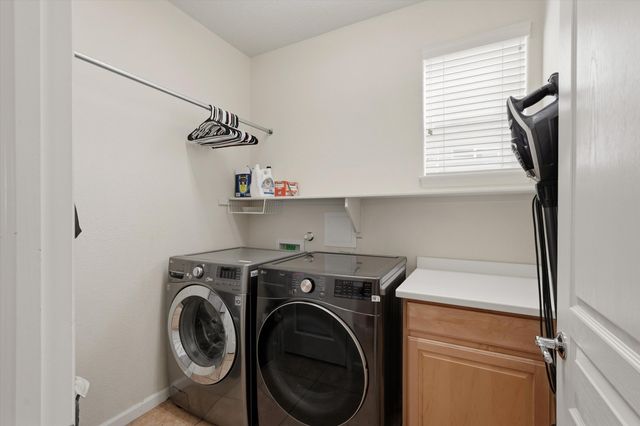 10205 Avenida Vista Sol NW, Albuquerque, NM 87114