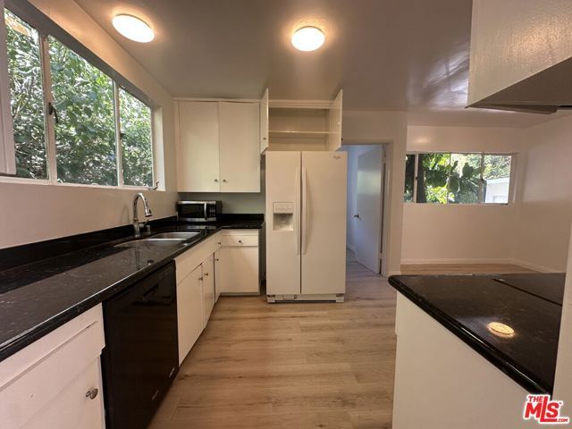 1555 San Ysidro Drive, Beverly Hills, CA 90210