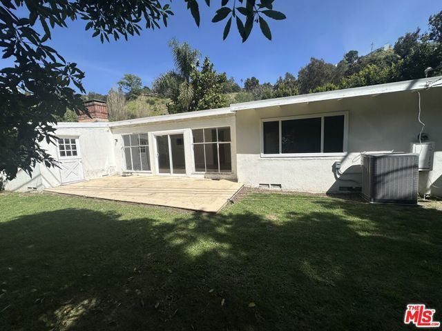 1555 San Ysidro Drive, Beverly Hills, CA 90210