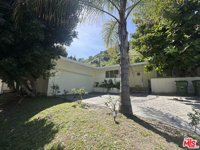1555 San Ysidro Drive, Beverly Hills, CA 90210