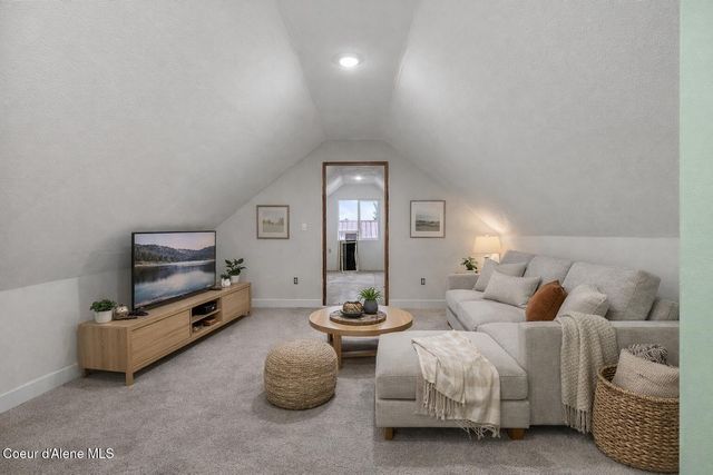 2874 E Hudlow RD, Hayden, ID 83835