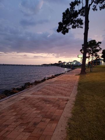 2328 Prytania Circle, Navarre, FL 32566