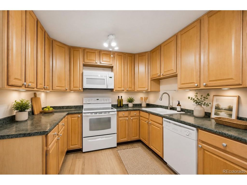 675 S Alton Way 12A, Denver, CO 80247