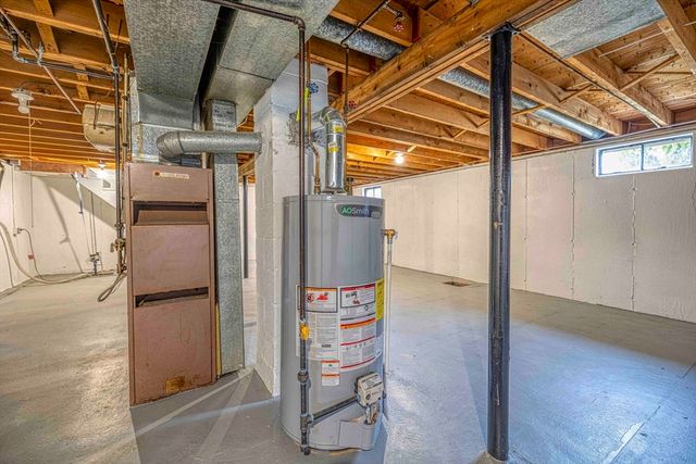 90 Evergreen Ave, Somerset, MA 02726