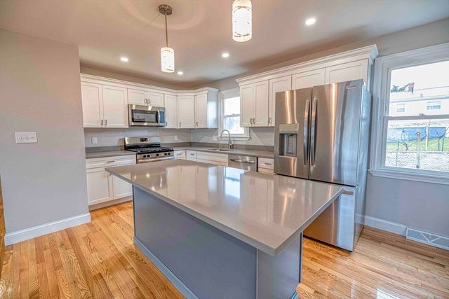 90 Evergreen Ave, Somerset, MA 02726