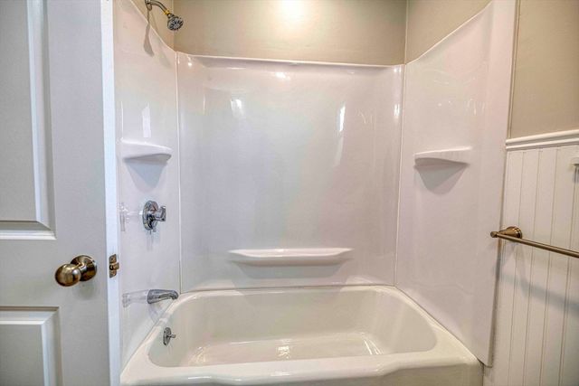 90 Evergreen Ave, Somerset, MA 02726