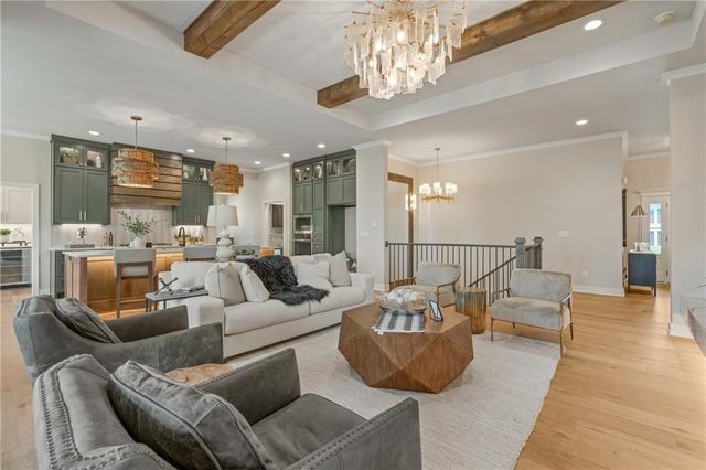 4316 NE Hideaway Drive, Lee's Summit, MO 64064