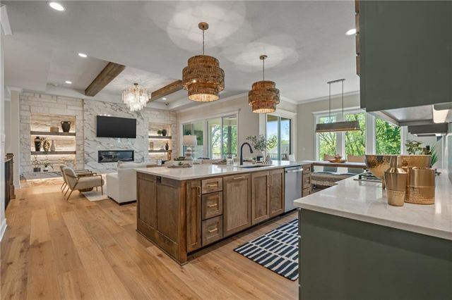 4316 NE Hideaway Drive, Lee's Summit, MO 64064