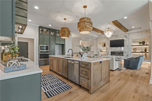 4316 NE Hideaway Drive, Lee's Summit, MO 64064