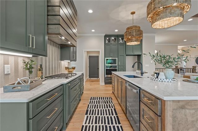 4316 NE Hideaway Drive, Lee's Summit, MO 64064