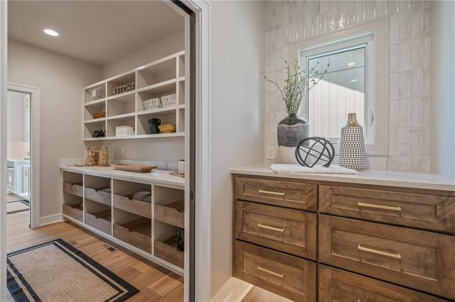 4316 NE Hideaway Drive, Lee's Summit, MO 64064