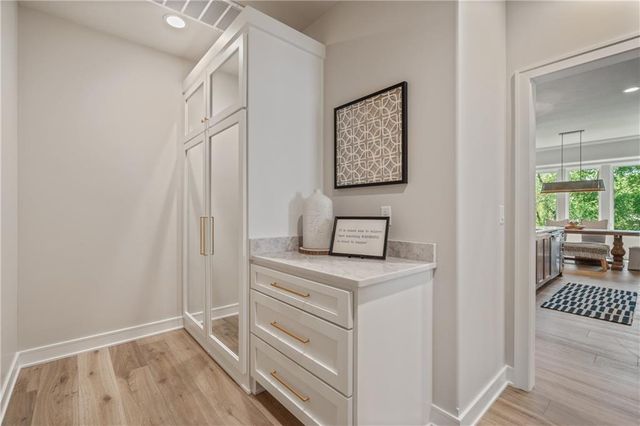 4316 NE Hideaway Drive, Lee's Summit, MO 64064