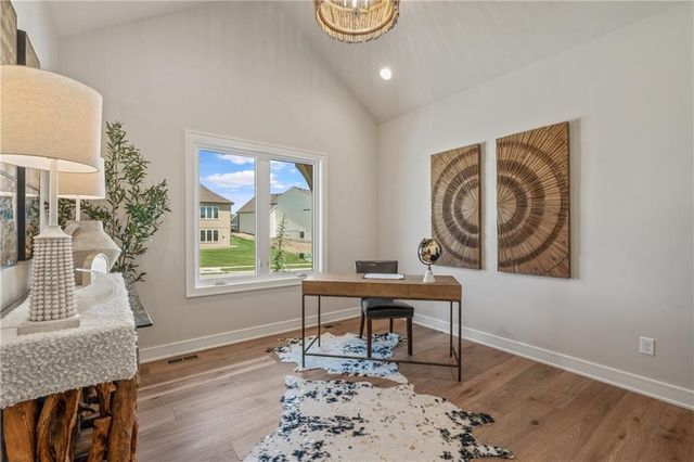 4316 NE Hideaway Drive, Lee's Summit, MO 64064