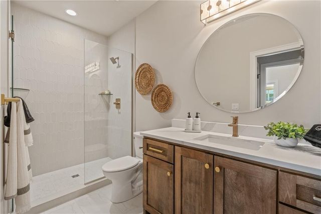 4316 NE Hideaway Drive, Lee's Summit, MO 64064