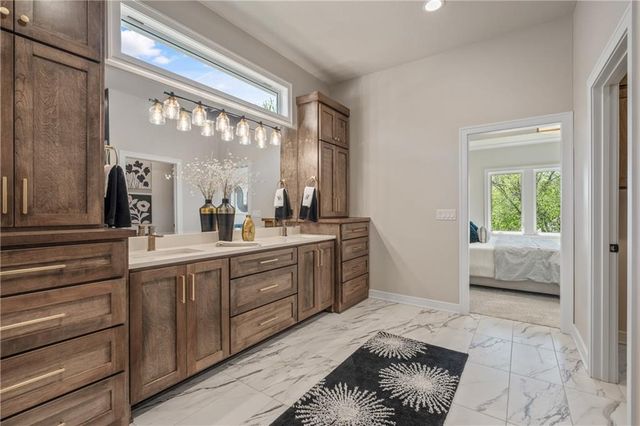 4316 NE Hideaway Drive, Lee's Summit, MO 64064