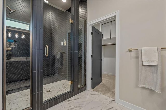 4316 NE Hideaway Drive, Lee's Summit, MO 64064