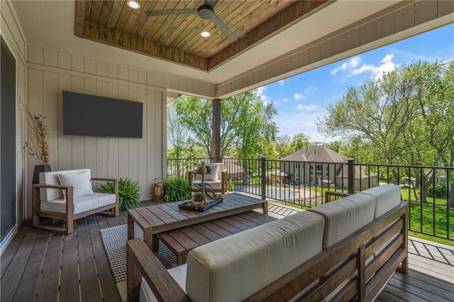 4316 NE Hideaway Drive, Lee's Summit, MO 64064