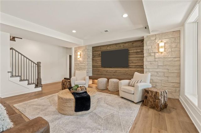 4316 NE Hideaway Drive, Lee's Summit, MO 64064