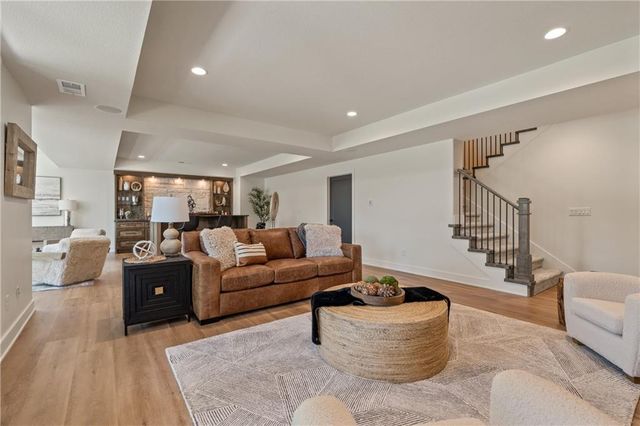 4316 NE Hideaway Drive, Lee's Summit, MO 64064
