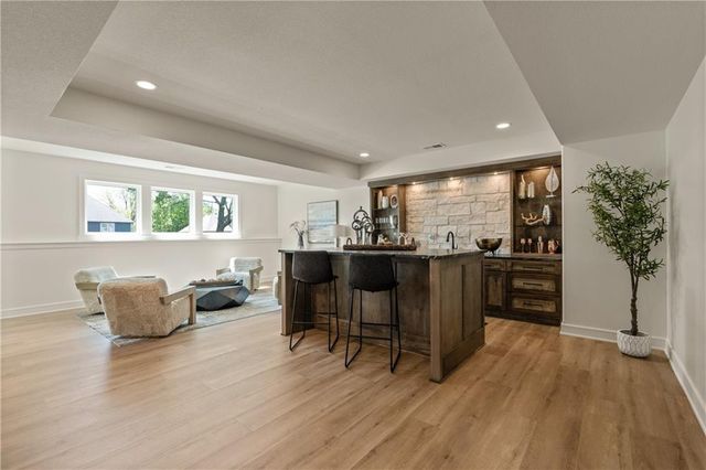 4316 NE Hideaway Drive, Lee's Summit, MO 64064