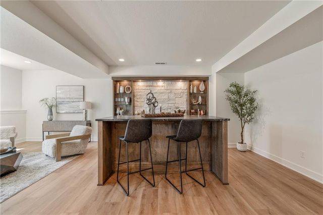 4316 NE Hideaway Drive, Lee's Summit, MO 64064