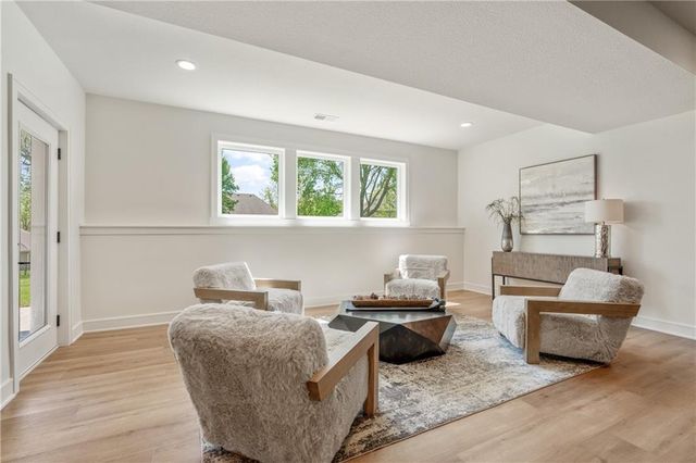 4316 NE Hideaway Drive, Lee's Summit, MO 64064