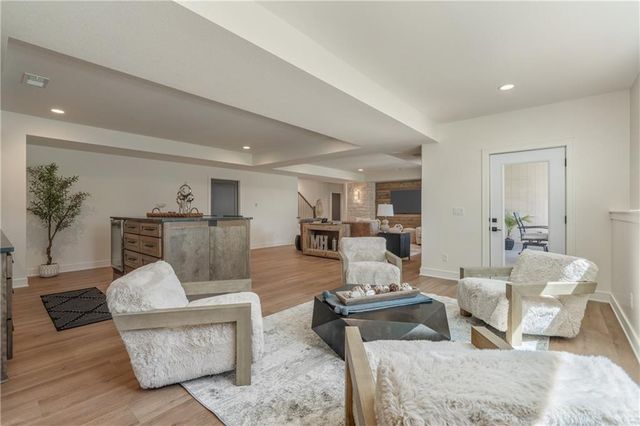 4316 NE Hideaway Drive, Lee's Summit, MO 64064