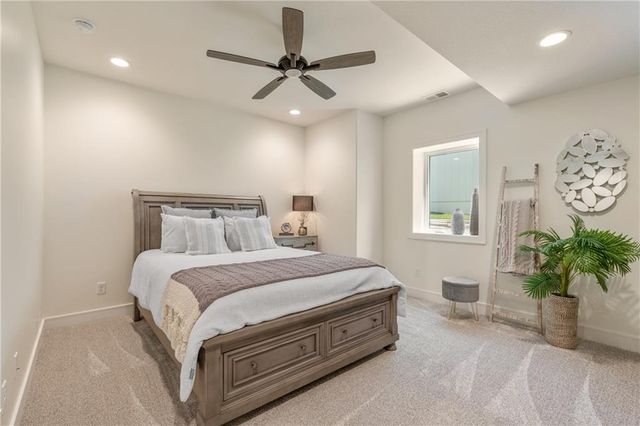 4316 NE Hideaway Drive, Lee's Summit, MO 64064