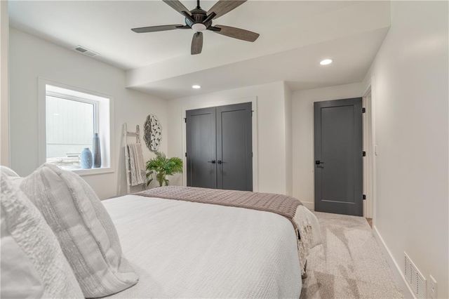 4316 NE Hideaway Drive, Lee's Summit, MO 64064