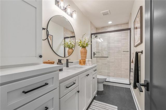 4316 NE Hideaway Drive, Lee's Summit, MO 64064