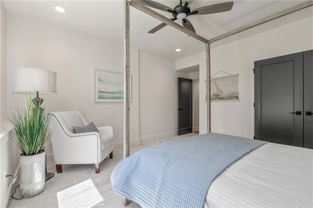 4316 NE Hideaway Drive, Lee's Summit, MO 64064