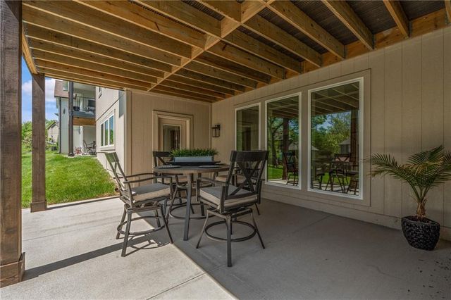 4316 NE Hideaway Drive, Lee's Summit, MO 64064