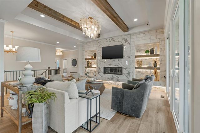 4316 NE Hideaway Drive, Lee's Summit, MO 64064