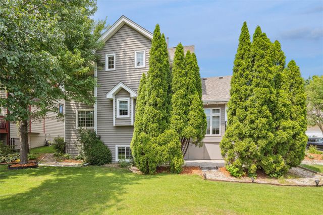 5517 Kensington Circle, Johnston, IA 50131